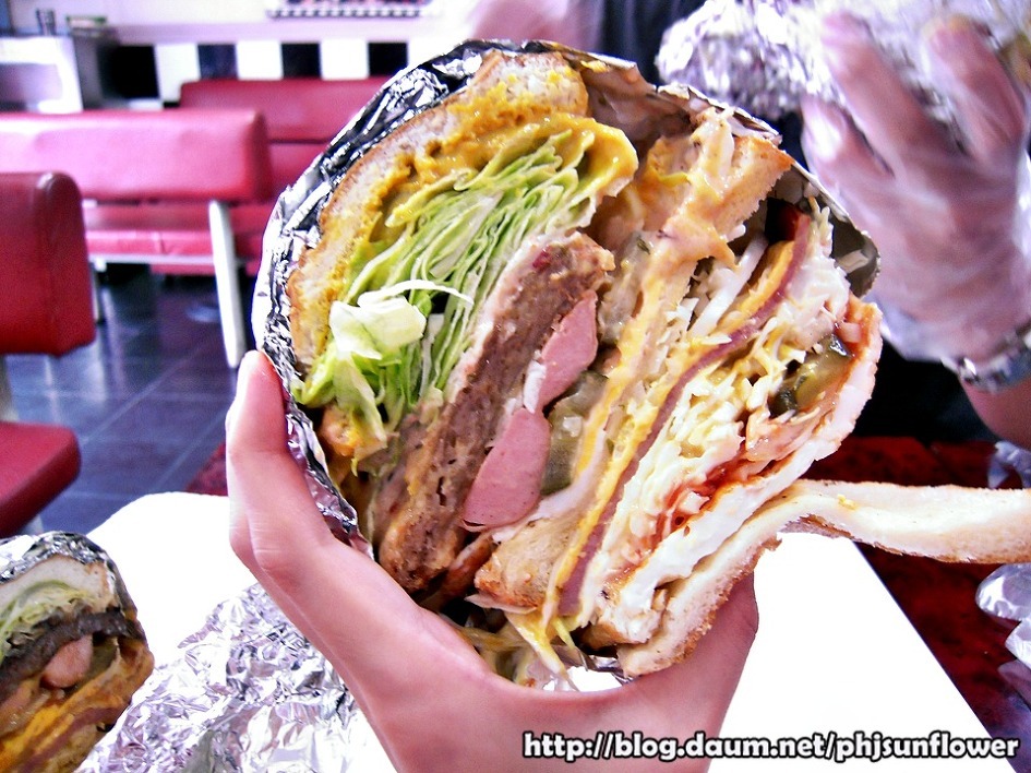 [송탄맛집] 한손으로 잡고 한입에 먹을수 있어? - 평택 미스리 햄버거 - 송탄역 지역 추천맛집 미스리 햄버거 후기