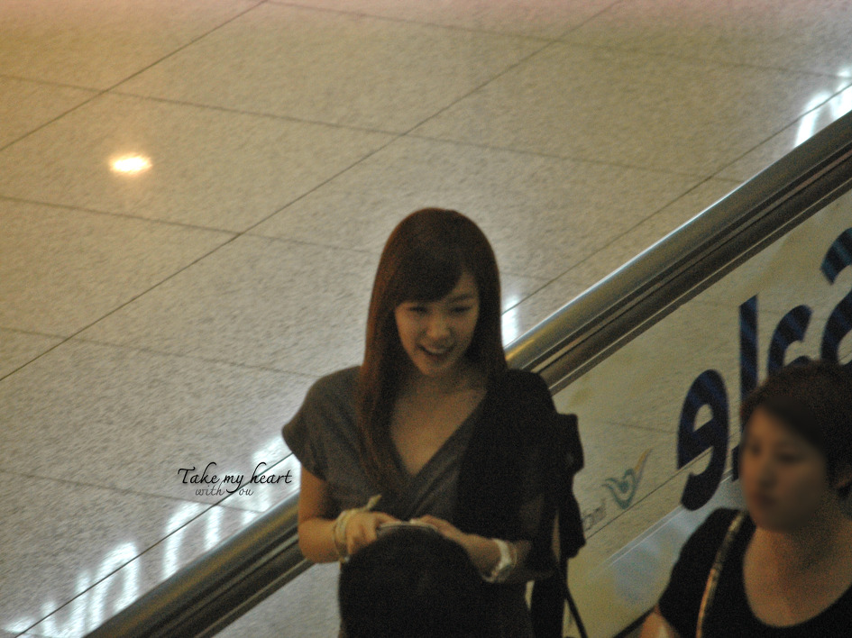 [PIC][29-07-2012]YoonA xuất phát đi Úc và Tiffany đi Thái vào tối nay 1637CB4750154BF22D8722