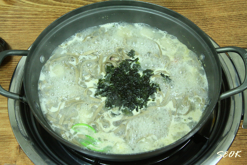 옹심이칼국수 이미지