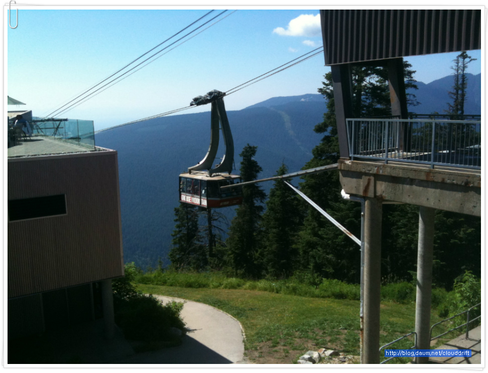 푸른 하늘에는 페러그라딩 땅위에는 나뭇꾼 쇼(Grouse Mountain, Vancouver)