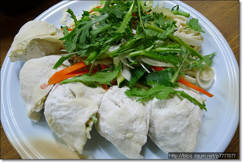 투박한 모습의 소박한 만두의 맛 - 대전 지역 추천맛집 해풍해물칼국수 후기