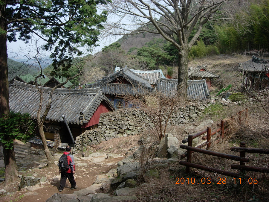 고찰과 송림(松林)의 운치에 빠져든 연화산, 남산 산행 2 - 등산 갤러리