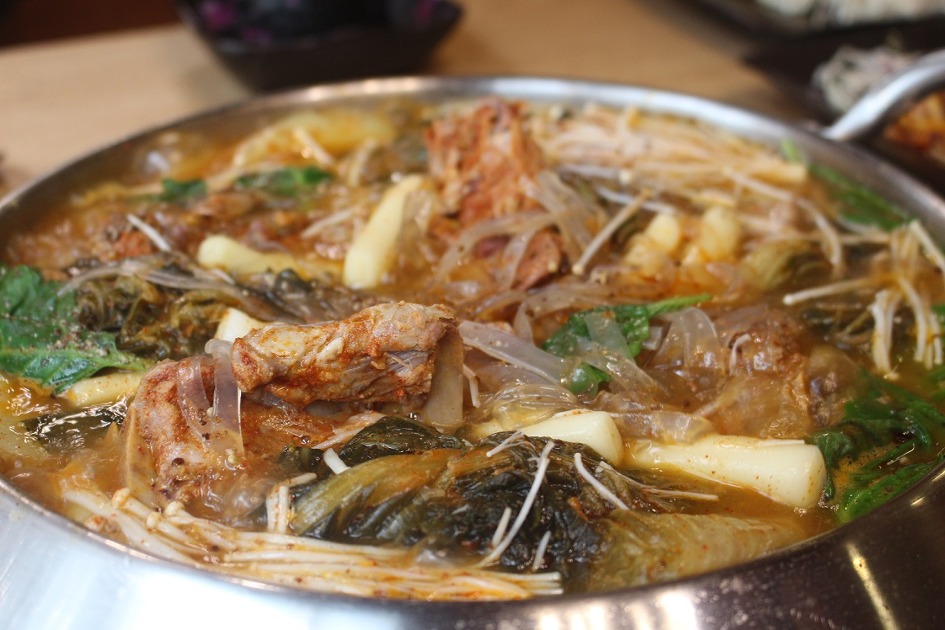 대구맛집투어 스토리채널 | [대구맛집닷컴/반야월맛집/감자탕] 지하철 반야월역 부근, 제주도산 무한리필 감자탕전문점, 동호동 #다퍼무리... 