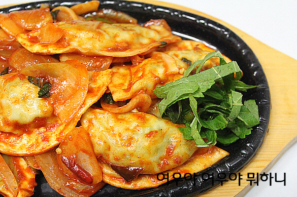 만두랑 닭갈비랑 이미지