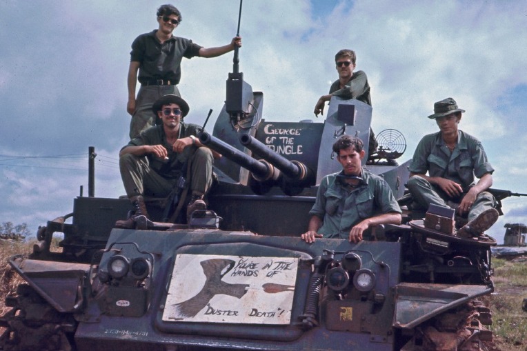 미군의 베트콩 킬러 무기였던 M42 더스터 대공 자주포- US Viet Cong Killer Weapon M42 Duster A.A Self propelled Gun 