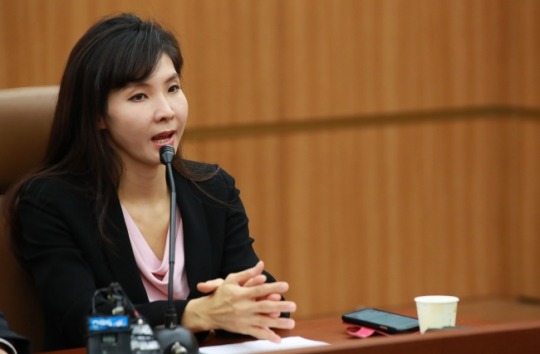 부패한 놈들도 딸은 있겠지?