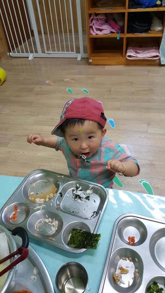 이금종 . 이진이 장구치는 모습 
